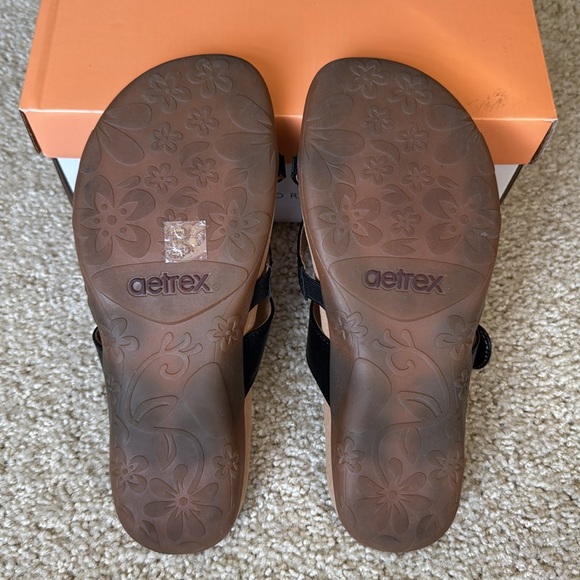 Aetrex Izzy Adjustable Sandal - Picture 5 of 6